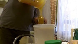 тестирование кремовалки. убираю мед в подвал для отстаивания.