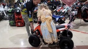 ПОДАРИЛ КВАДРОЦИКЛ дочке!