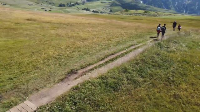 Dolomiti parte I - Camping tra la Val di Siusi e Val Gardena смотреть онлайн