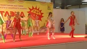 Юные гимнастки
