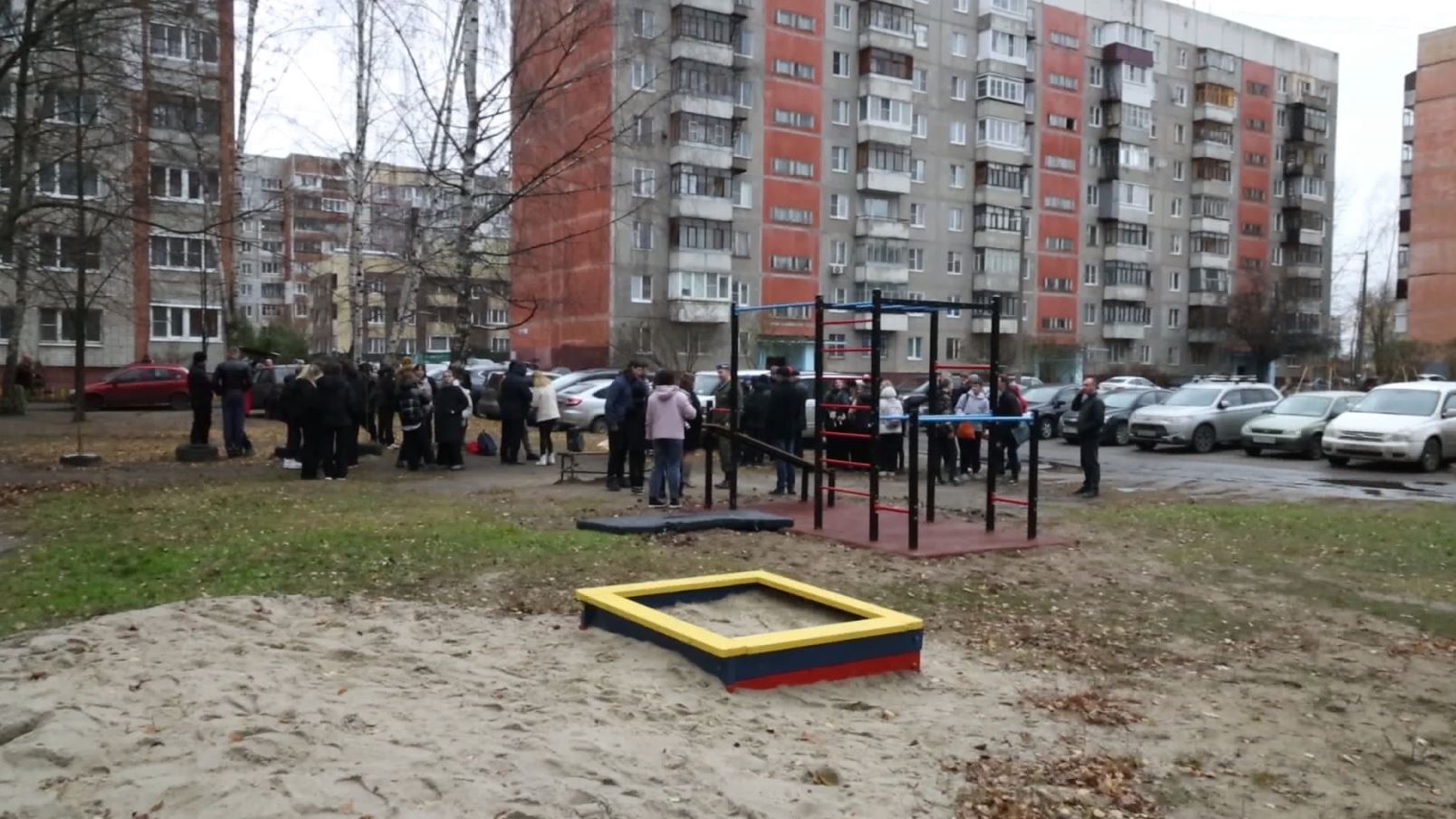 В Дзержинском районе Ярославля открыли площадку для воркаута