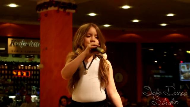 Вокальный концерт в Центре Галереи Чижова 27 12 15, Big big girl Арина Сухарева смотреть онлайн