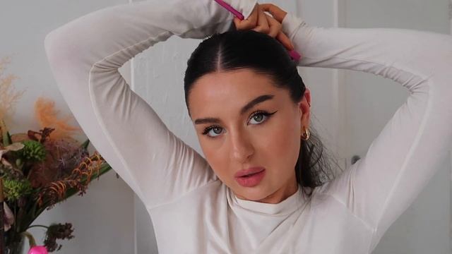 Sleek Bun Tutorial / sherrie webster смотреть онлайн