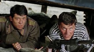 Подвиги героев Великой Отечественной увековечены в кино. Фильм "Аты-баты шли солдаты"