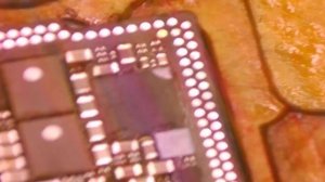 iPhone X не заряжается и не включается