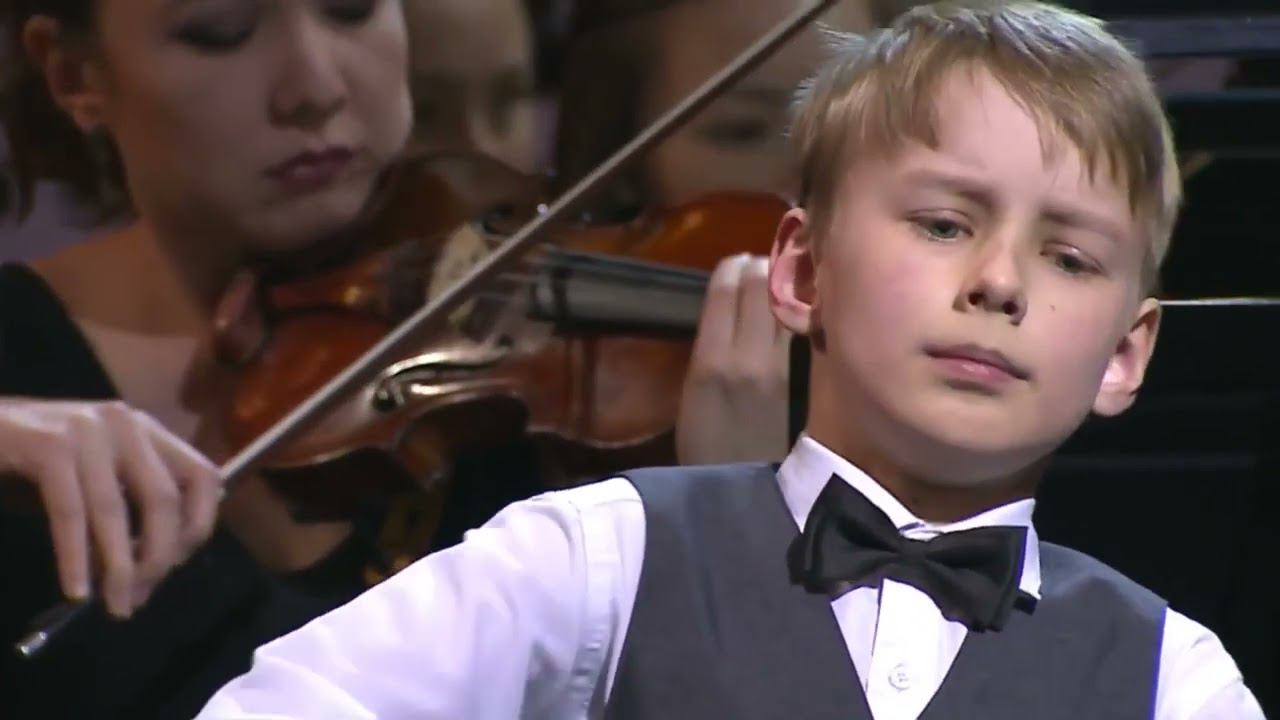 Захар Внутских, В. Моцарт, Концерт №12 для фортепиано с оркестром Ля мажор (II часть) 2019 год смотреть онлайн