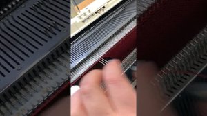 Варианты обработки вертикального края полотна на вязальной машине.