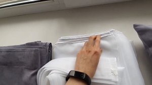 Шторы из фиолетового канваса и тюль из белой вуали