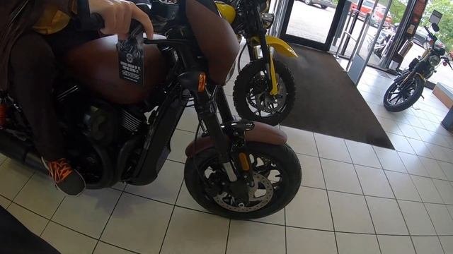 Harley Davidson In England /  Харлей Дэвидсон с пробегом. Мотозарисовка