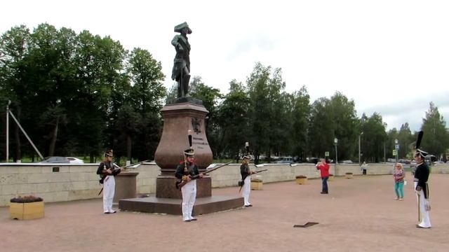Гатчинский дворец, памятник Павлу I смотреть онлайн