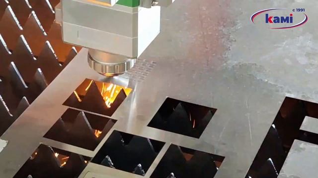 Оптоволоконная установка лазерного раскроя IRONMAC C | Процесс резки листового металла смотреть онлайн