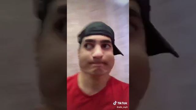 Алик и его странная семейка. Новые AirPods смотреть онлайн