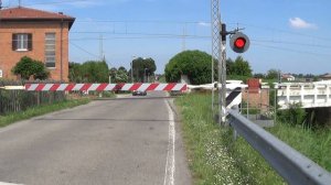 Passaggio a livello di via Antonio Fratti in HD - Alfonsine (RA) // Level Crossing