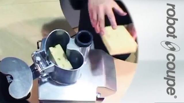 Натираем сыр на Robot Coupe CL50 Ultra смотреть онлайн