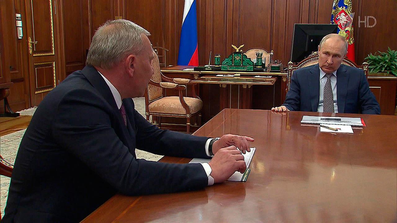 Глава Роскосмоса рассказал президенту о преимуществах отечественной орбитальной станции