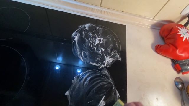 Копеечное средство, которое отмывает все до блеска. Как ухаживать за стеклокерамический плитой. смотреть онлайн