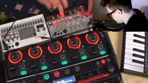 Немного электронного безумия на korg volca BASS