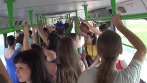 ФЛЭШМОБ В АВТОБУСЕ ► Пассажиры Спели Песню Конь