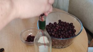 5 способов отделить вишню от косточки даже подручными средствами