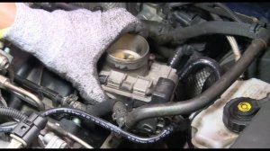 Volkswagen Golf 5. FSI. замена дроссельной заслонки.