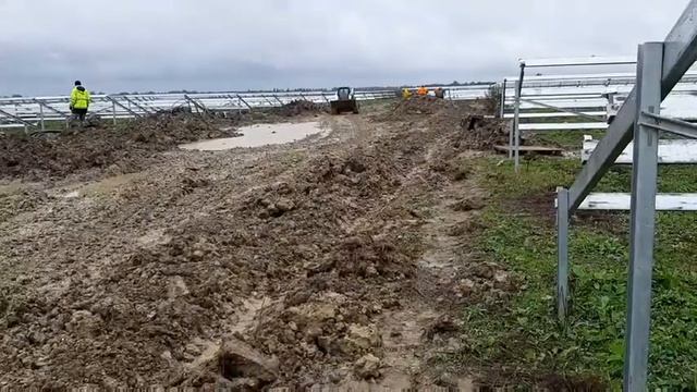 Гусеници накидные Bobcat в грязи ч.2 смотреть онлайн