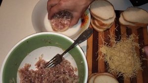 Горячие бутерброды с фаршем в духовке.Очень вкусно!Советую попробовать!!!