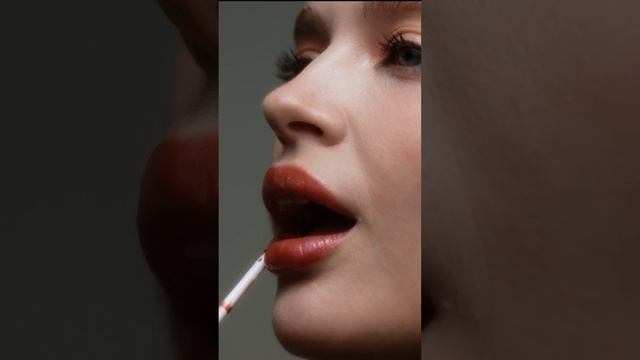 Знакомимся ближе со Sparkling Caramel — новым топпером для губ от Kristall Minerals? смотреть онлайн