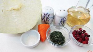 Салат из свежей капусты с клюквой