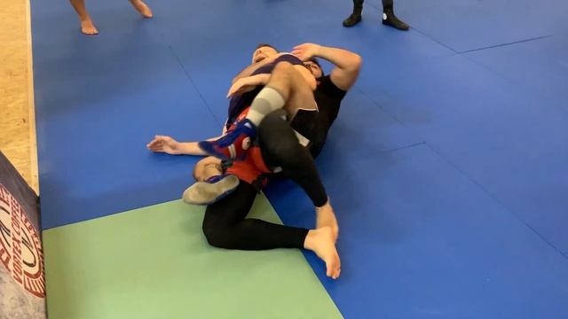 Эту ОШИБКУ делают ВСЕ! ПРАВИЛЬНЫЙ проход в ноги и коронный удушающий прием Армена Ананяна