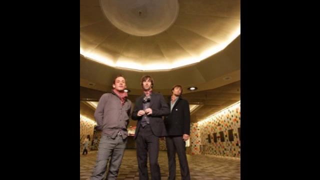 Track and Field - Running Up That Hill смотреть онлайн