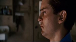 Питер Паркер подозрительно смотрит(meme)