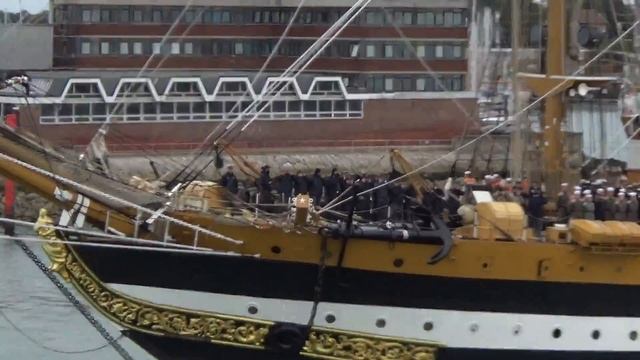 ?? Italian Navy Tall Ship Amerigo Vespucci Leaving Portsmouth UK смотреть онлайн
