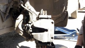 Volvo xc 60 2g заменил передние колодки . Прикупил масло в ДВС