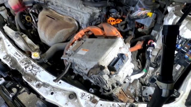 Что можно ждать от автомобиля с большим пробегом из США. Toyota Camry Hybrid 2013 смотреть онлайн