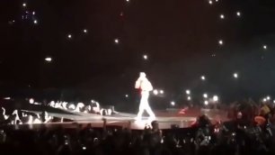 Джастин Бибер «бросил микрофон» посреди выступления и ушёл со сцены