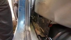 Где находится аккумулятор в Рено Меган Сценик / Renault Megane Scenic