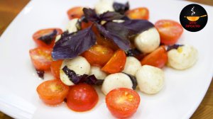 САЛАТ КАПРЕЗЕ с моцареллой и базиликом. Идеален для правильного питания и здорового образа жизни