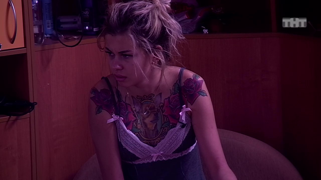 Дом мой рутубе. Дом мой рутубе. Спорт костюм из клипа домик золотой. Дурачок из дома 2. Дом мой рутубе.