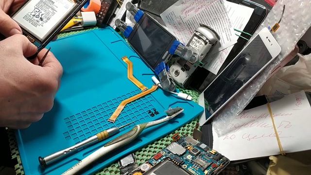 Samsung A20 после воды не запускается.Разборка и ремонт. смотреть онлайн