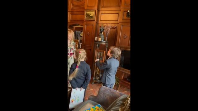 Заветное желание, пирожки и стихи от Лизы и Гарри – как Пугачева провела утро 72-го дня рождения. смотреть онлайн