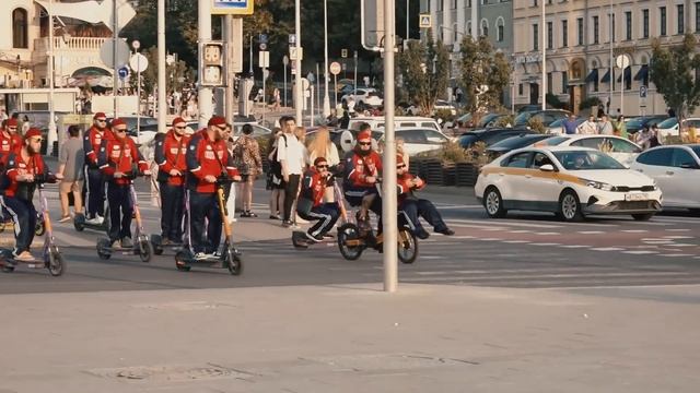 EDWARD BIL ПРАНК / МАГА НАСАДИЛ КРАСОТКУ НА СЕБЯ / реакция людей на толпу