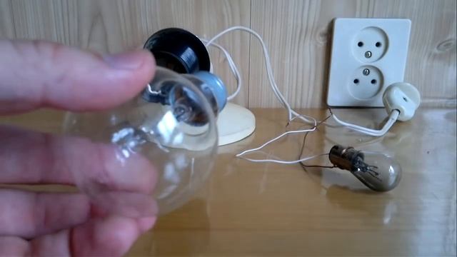 ЧТО БУДЕТ ЕСЛИ ЛАМПОЧКУ НА 12 ВОЛЬТ ВКЛЮЧИТЬ В РОЗЕТКУ 220 смотреть онлайн