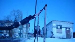 сальто с турника с вывернутыми руками....я