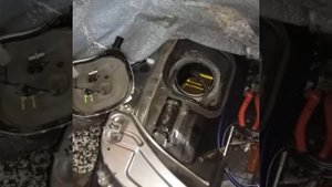 Toyota Caldina 2л TURBO 2005 год правый руль замена  топливного фильтра