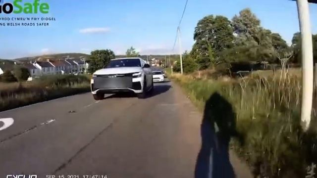 Motorist gets huge fine for passing a cyclist too closely смотреть онлайн