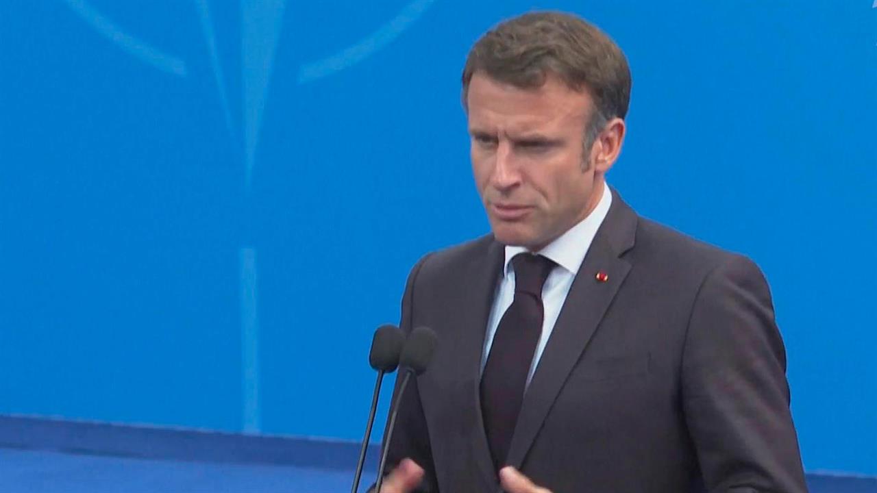 Франция передаст украине. Макрон ракеты. Эммануэль Макрон 2023 палец. Украина сейчас 2023. Франция 2023.