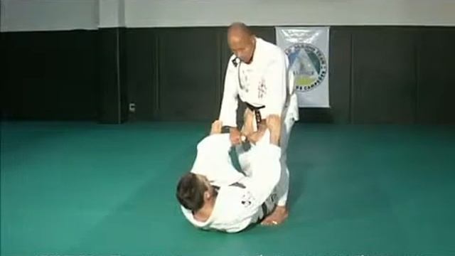 Джиу джитсу Ч67 Партер переход на удержание сбоку 360p смотреть онлайн