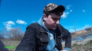 Добыча червяка с помощью аккумулятора в полевых условиях
