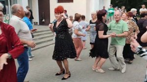 2.09.23г..."НЕЖНАЯ"... звучит на  танцполе в Гомельском парке...