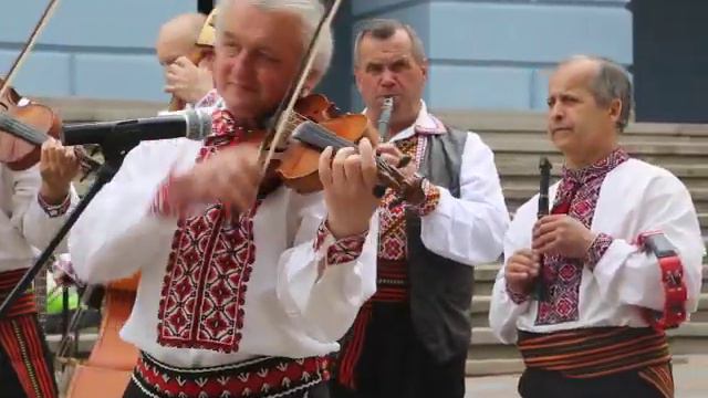 Ziua Muzicii stradale la Cernăuţi 2015 / День уличной музыки Черновцы - 2015. смотреть онлайн